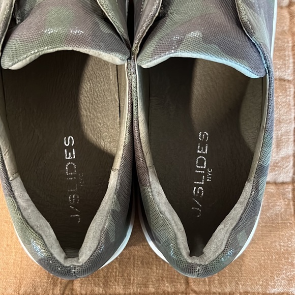 NWOT Leather, camo JSlides from Nordstrom.  In new condition.  Size 8 - Picture 2 of 5